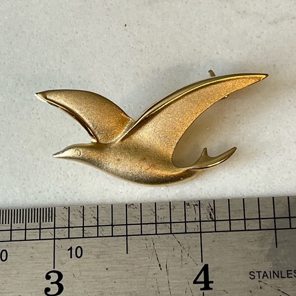Signed ACT II Gold tone Old Vintage Flying Bird Modernist Jewelry  1-5/8"